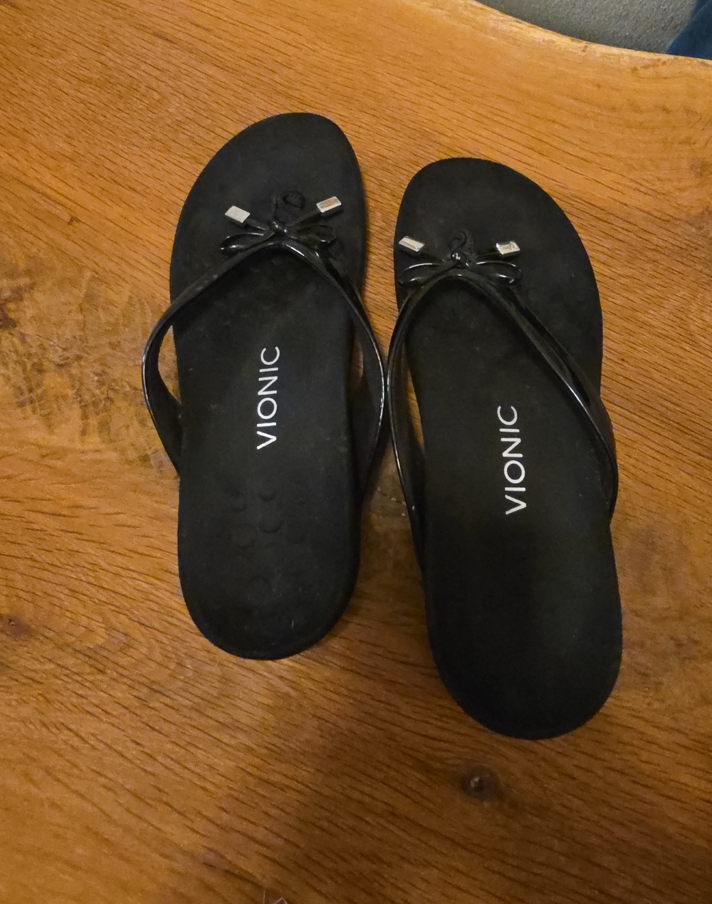 Vionic Black Women's Orthotic Bow-Accent Flip Flops